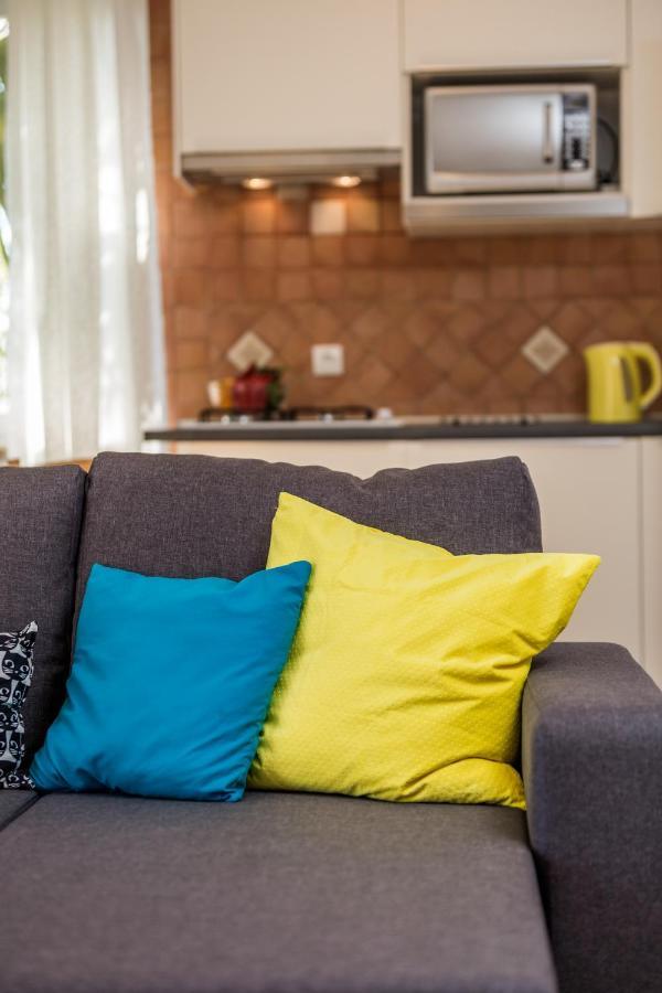 Apartments Alyss Ловран Екстериор снимка