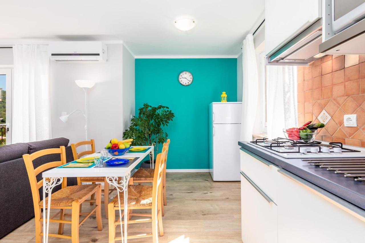 Apartments Alyss Ловран Екстериор снимка