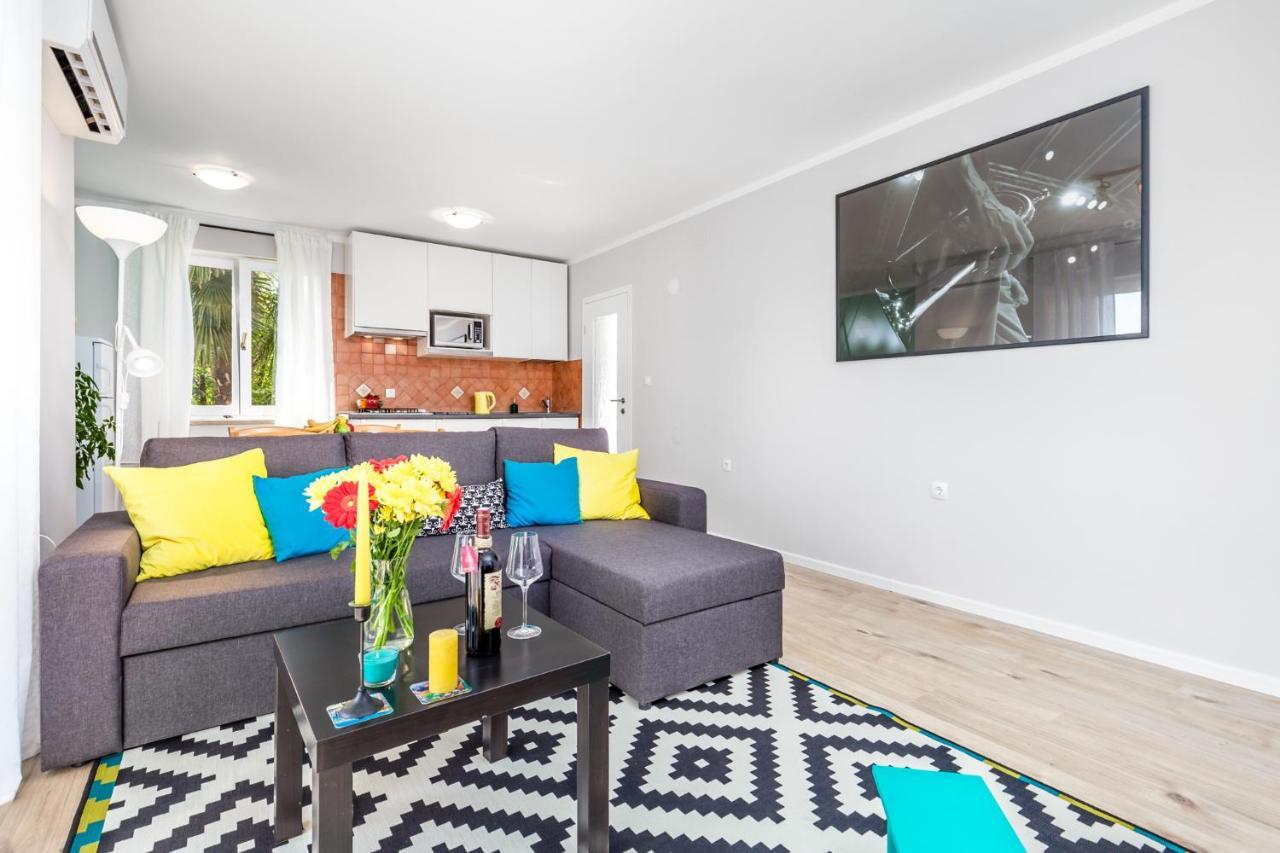 Apartments Alyss Ловран Екстериор снимка