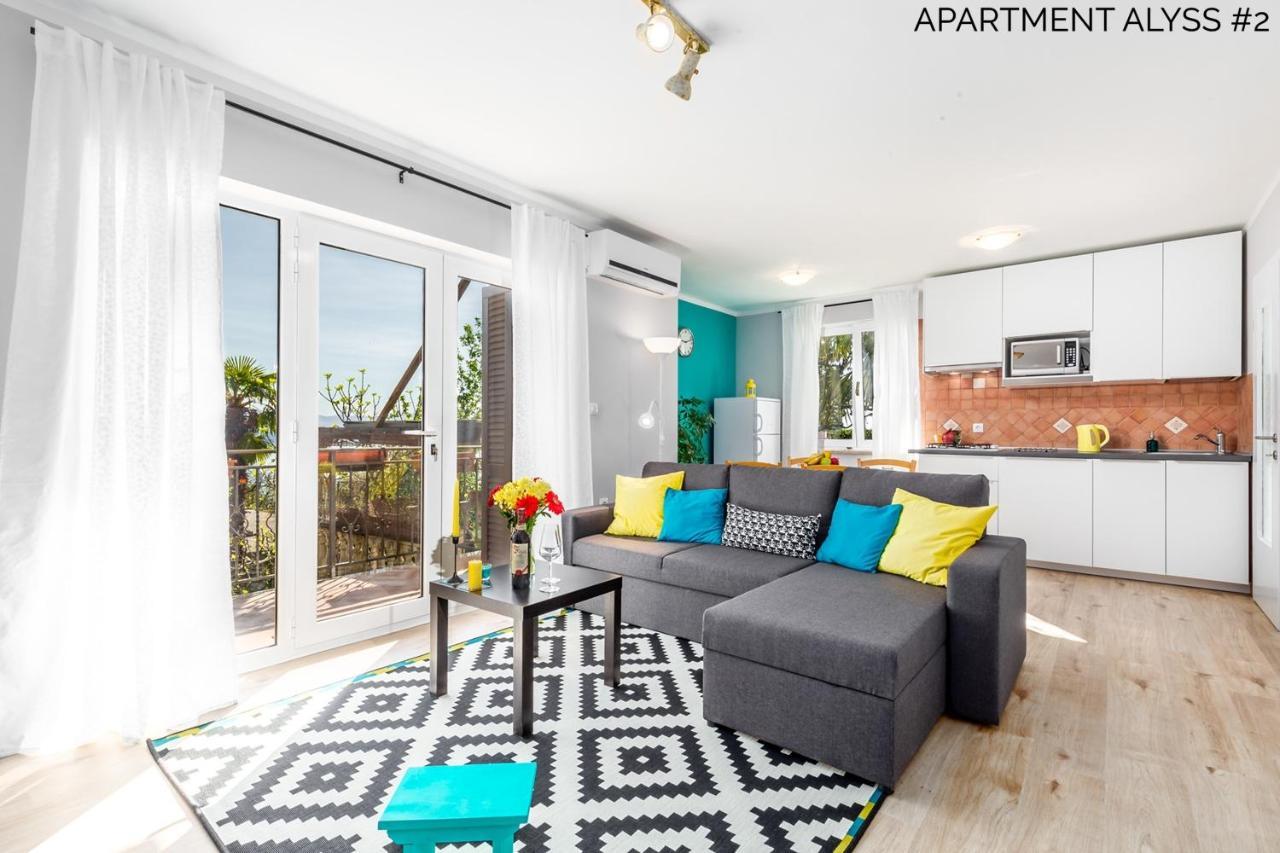 Apartments Alyss Ловран Екстериор снимка