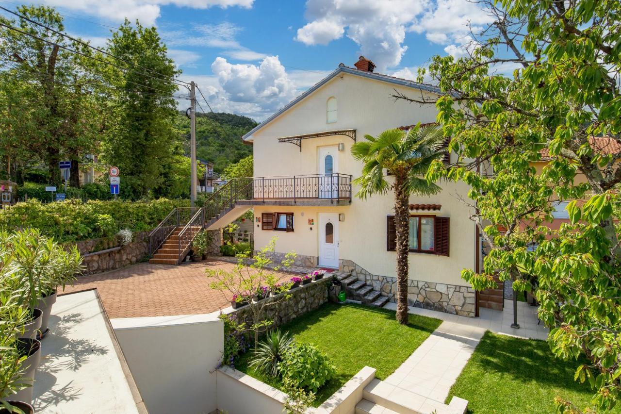 Apartments Alyss Ловран Екстериор снимка